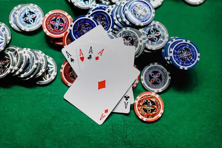 Layar judi online dengan elemen sportsbook dan kasino hidup di duit188